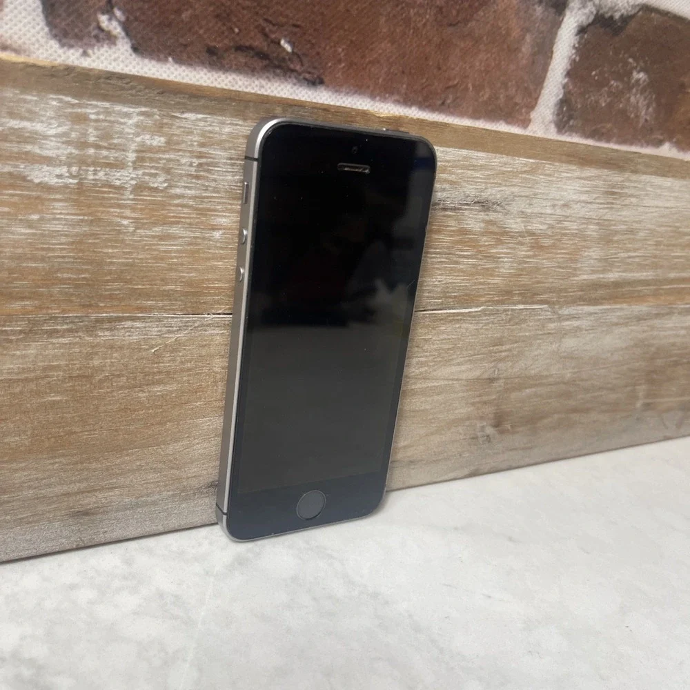 Apple iPhone SE (1st Gen), A1662, Locked